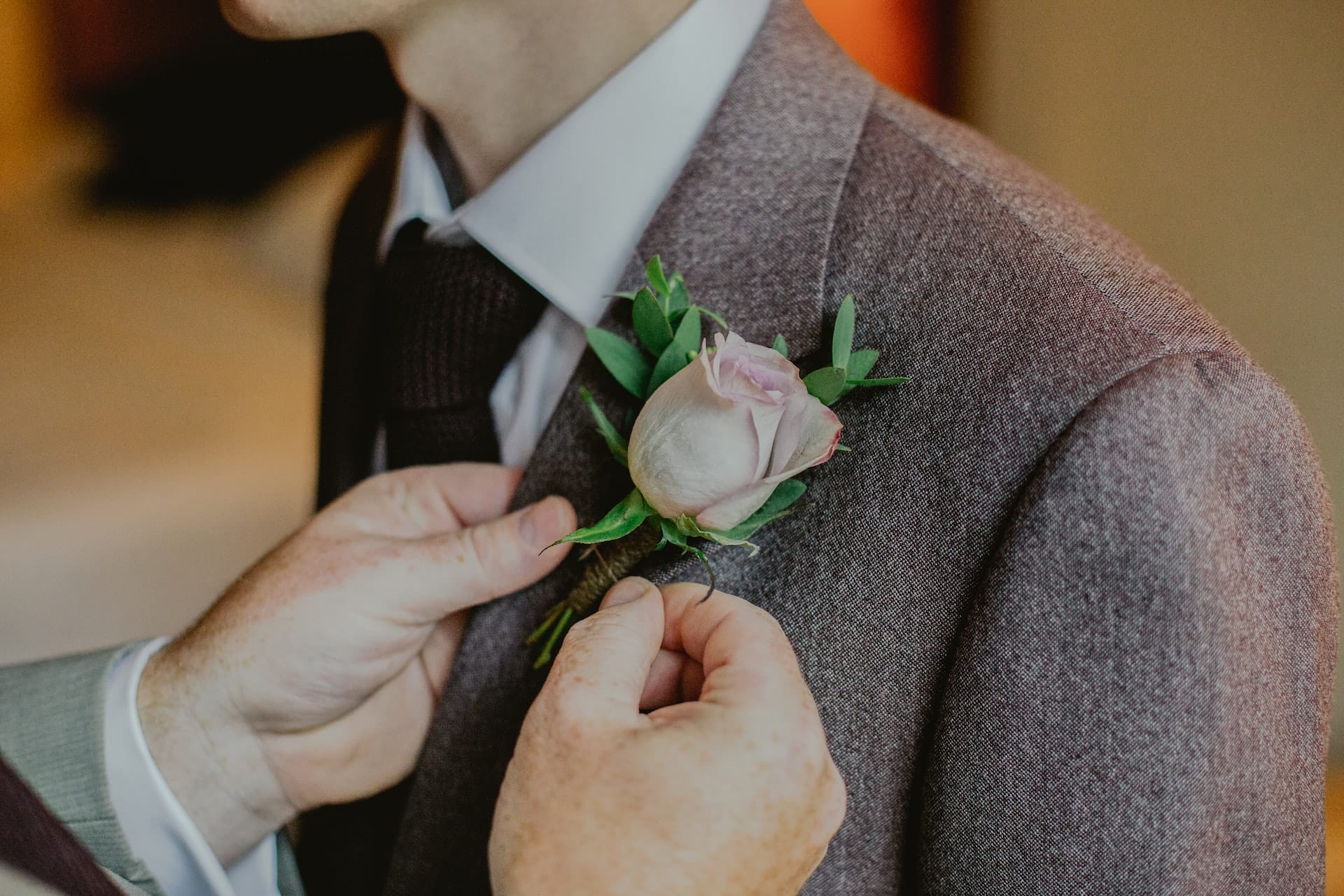 Comment se porte une boutonnière ?